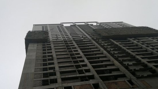 快讯：西安高层建筑工地脚手架倒塌多人被压